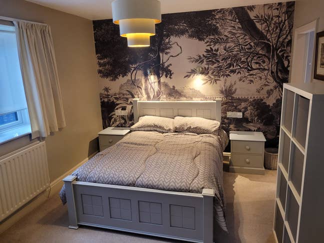 Double en-suite room in large country house Main Photo