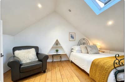 Central 1 Bed Apartment By Acton Station Main Photo
