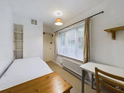  Spacious  Rooms  Available  – Wild  Park  Close,  Br
 Main Photo