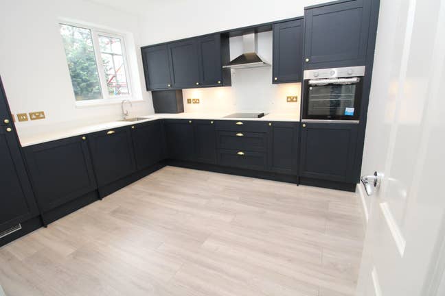 ✨Stunning 3 Bed Close to Woolwich Arsenal! ✨ Main Photo