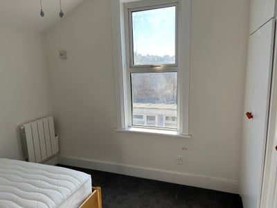 Lovely refurbished clean room in Eastbourne  Main Photo