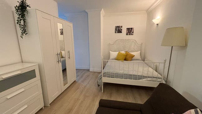 ✨ Studio Sized Room-Couples Welcome Main Photo