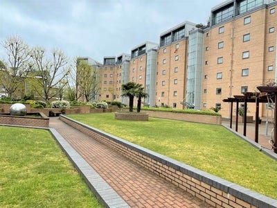 Stunning two bed two bath ,balcony , parking E14 Main Photo