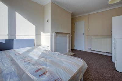 Bright Rooms in a Well-Maintained House Share – R Main Photo