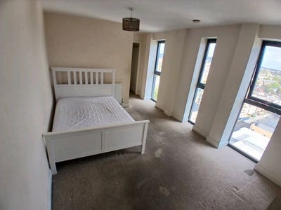 Two Bed With One Ensuite  Apartmen in West Croydon Main Photo