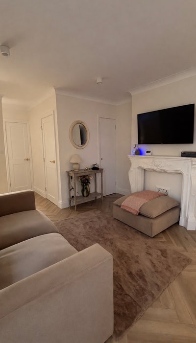One Bedroom Apartment to Rent in Clapham Common.  Main Photo