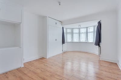 Large Room in Stunning Large House Willesden Green Main Photo