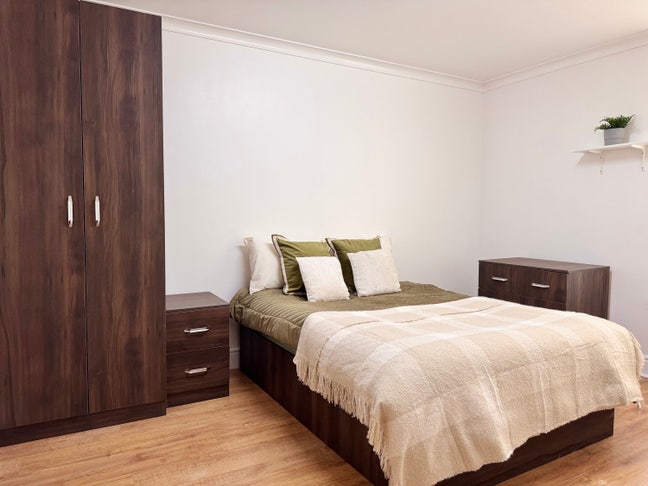 Spacious 6-Bed House Share – Copsterhill Road Main Photo