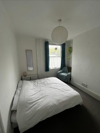 Double bedroom M32 available for professional  Main Photo