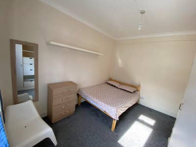Beautiful, Clean & Peaceful Room in Croydon Main Photo