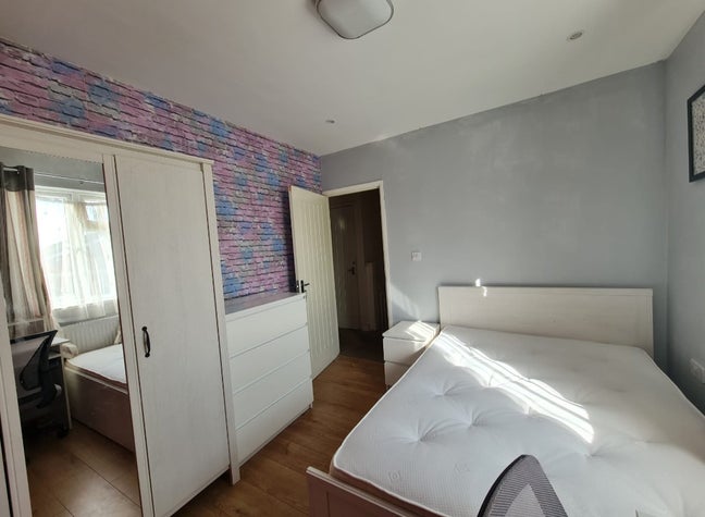 Room for  rent  in  Harrow Ha2  Main Photo