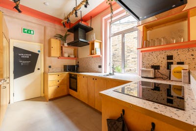 4 Furnished Rooms in Queen's Park, All-Inclusive Main Photo