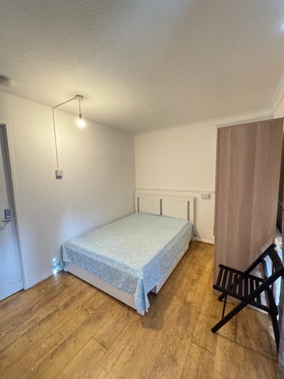 En-suite DBL Room- Couples Welcome- Bethnal Green Main Photo