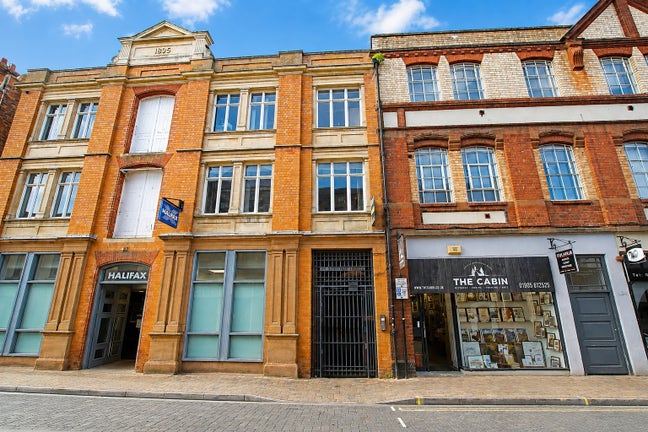 Student Living: Avail 3 - En-Suite Rooms,Worcester Main Photo