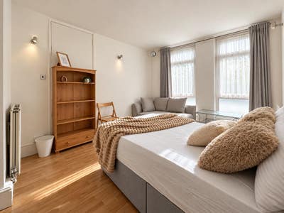Fabulous Master Bedroom READY NOW Main Photo