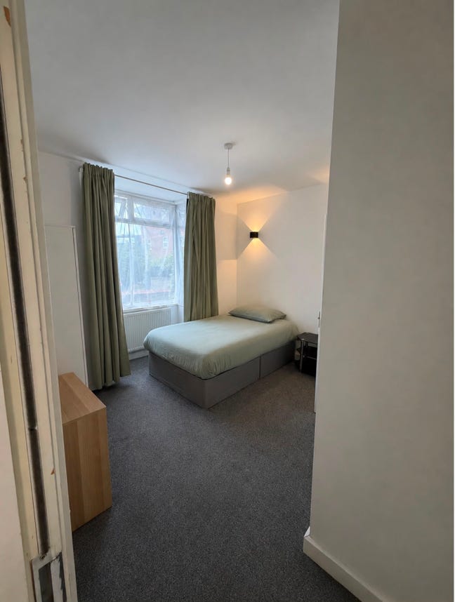 Ensuite Room Available, Garden House Uxbri R Main Photo