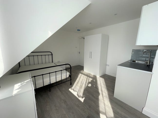❤️❤️New Whole Top Floor Suite Available💕💕💕 Main Photo