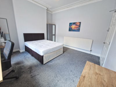 Double Room - Close to City Centre Main Photo