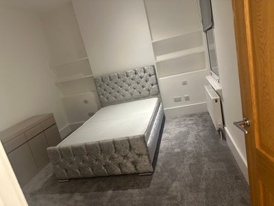 Newly decorated home - double room for rent  Main Photo