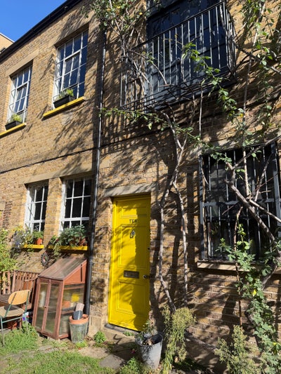Bright room in gorgeous Mews street  Main Photo