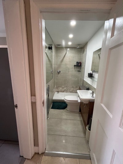 5 bed 4 bathroom flat in Newington Main Photo