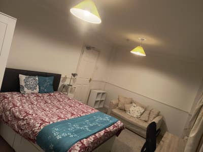 Double room near station bills included & garden Main Photo