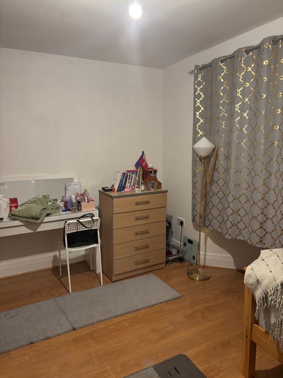Large double room for rent Main Photo