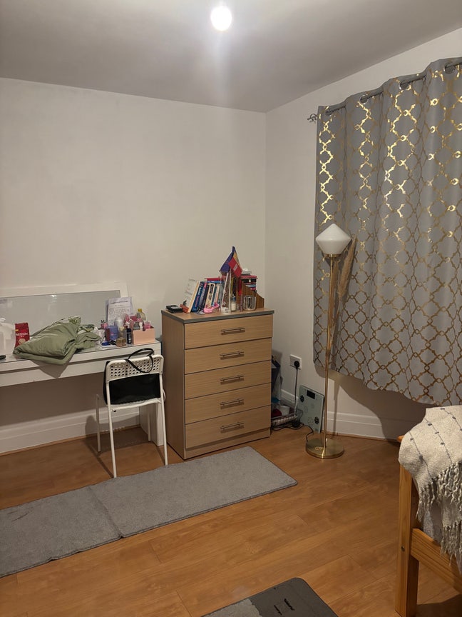 Large double room for rent Main Photo