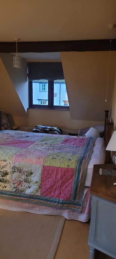 Spacious ensuite double room in family home. Main Photo