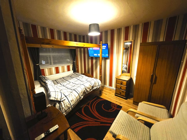 Drive parking, fast wi-fi, quiet area, contractor. Main Photo