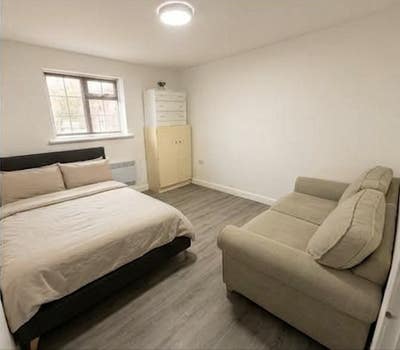 Spacious Double Room with Private Shower + Toilet Main Photo