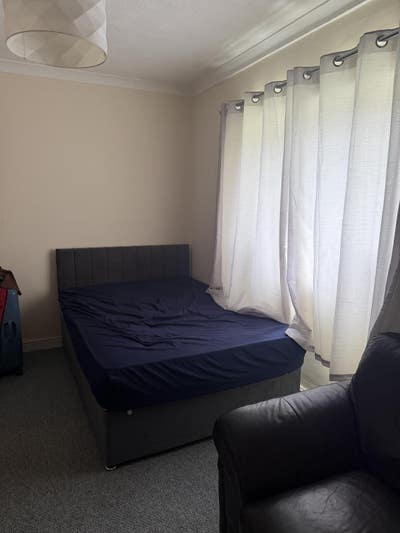 Flat location is just next to silverburn. Main Photo