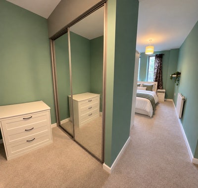 2 Modern Rooms In 3 Bed En-suite + Balcony |  E1  Main Photo
