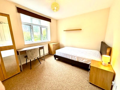 Premium Large Double Ensuite Main Photo