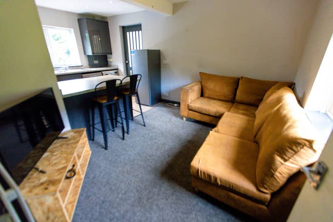 Double Bed in a Professional/Student Flat Main Photo
