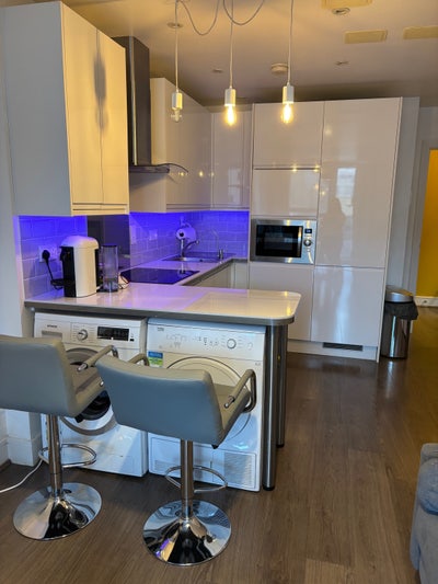 Spare room in a convenient and modern flat  Main Photo