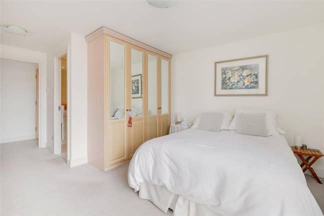 Bright ensuite - 10min walk to Canary Wharf Main Photo