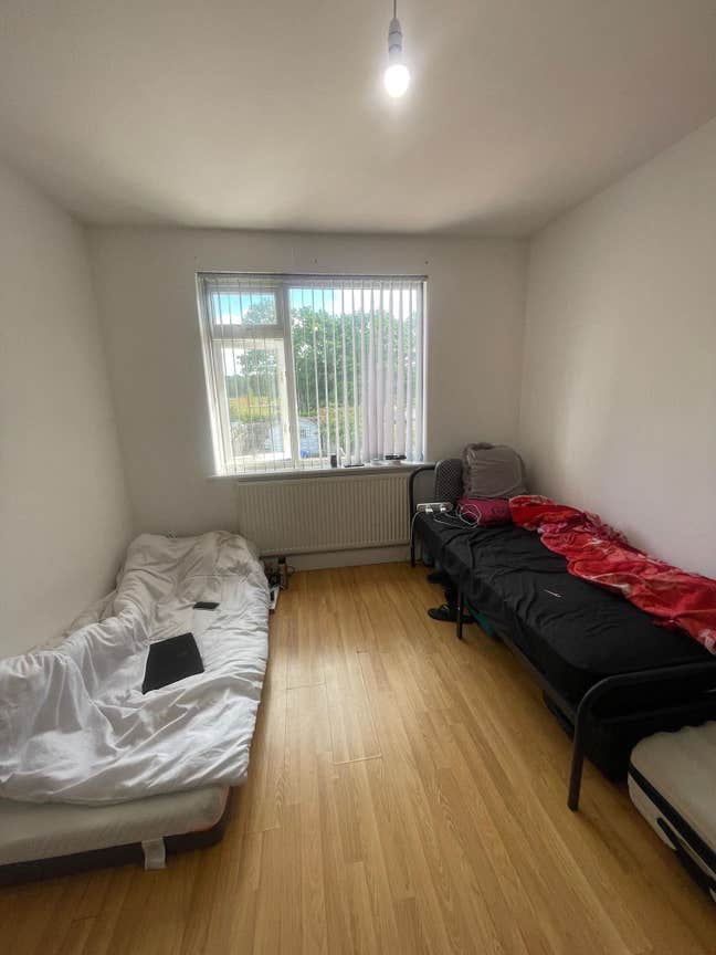 I have a double room available in a clean, comfort Main Photo