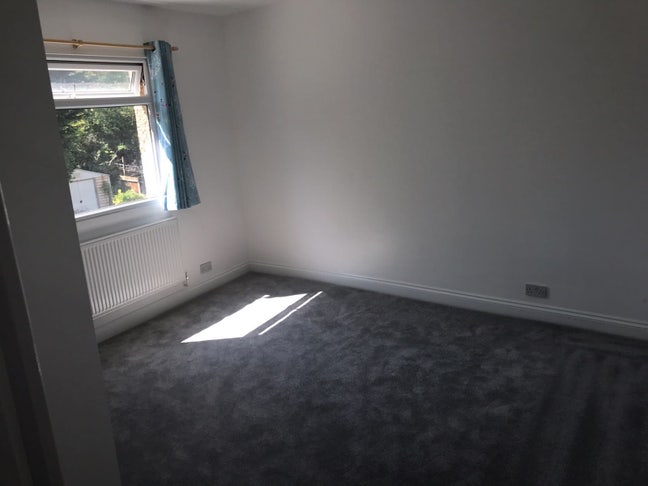 ROOM TO LET Main Photo