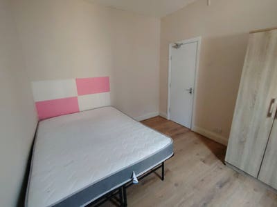 😍 4 Bedroom House in Luton 😍 No Deposit!  Main Photo