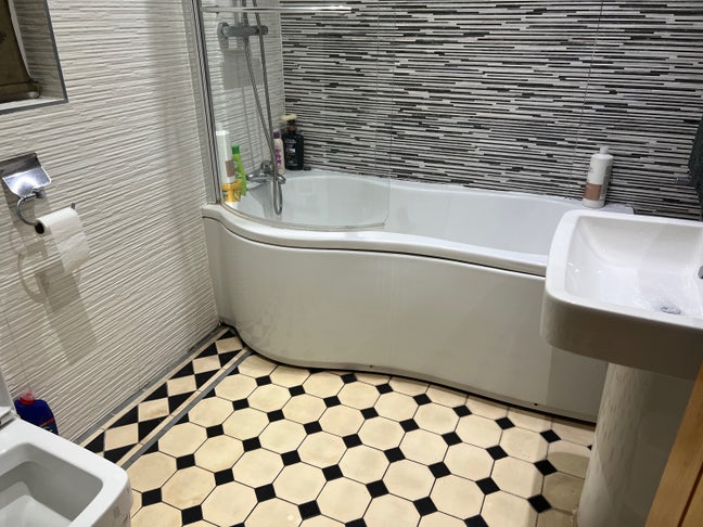 Nice clean house and good location  Main Photo