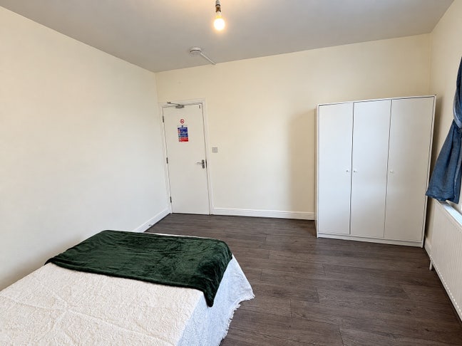 Single room to let Main Photo