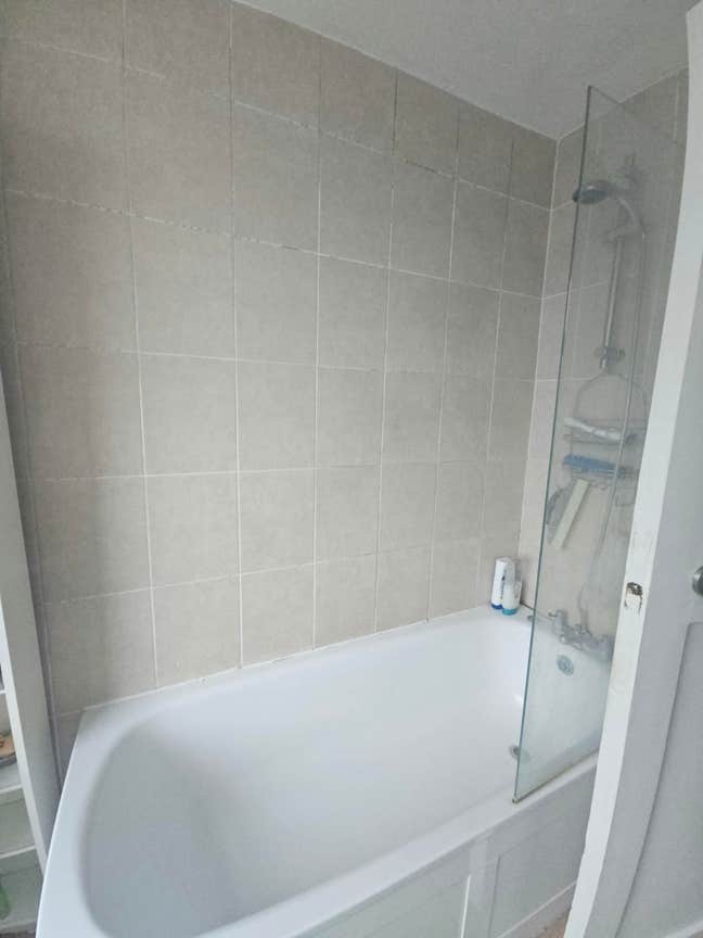 Single Room  in Tolworth  Main Photo