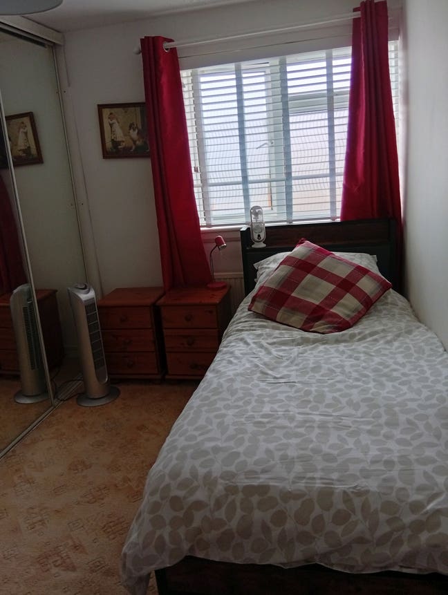 Room to rent Main Photo