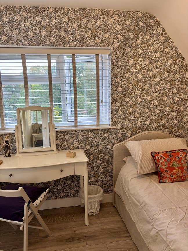 Single room available Main Photo