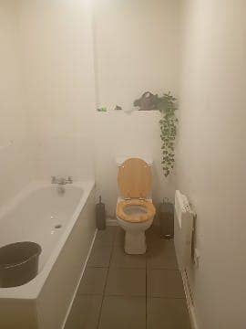 Renting a room Main Photo