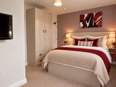 Ensuite Room walking distance to the Town Centre Main Photo