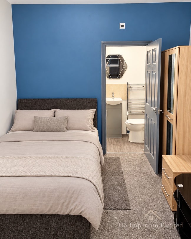 Double Room Ensuite DN1 – Bills Inc Furnished Main Photo