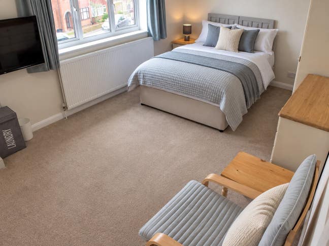 Ensuite Room! - near Thames Valley Park Main Photo