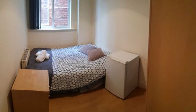 Room in house with living room and garden Main Photo